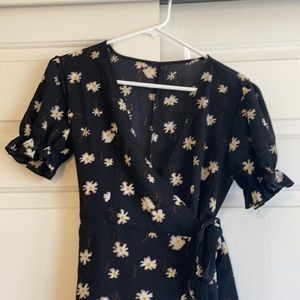 Cute wrap dress never been worn